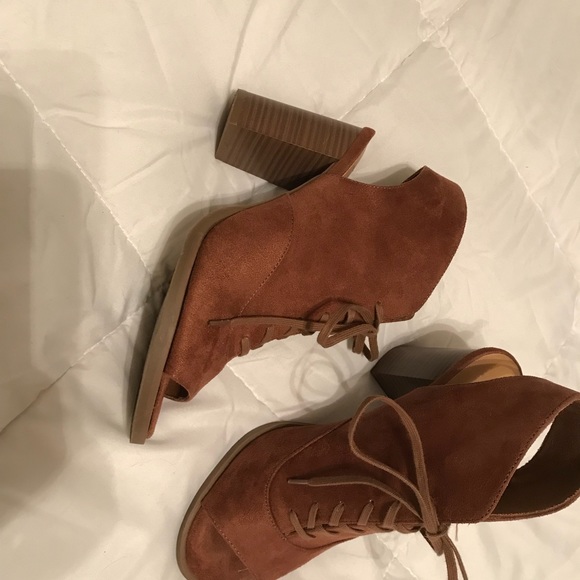 Chestnut lace up booties - Picture 3 of 5